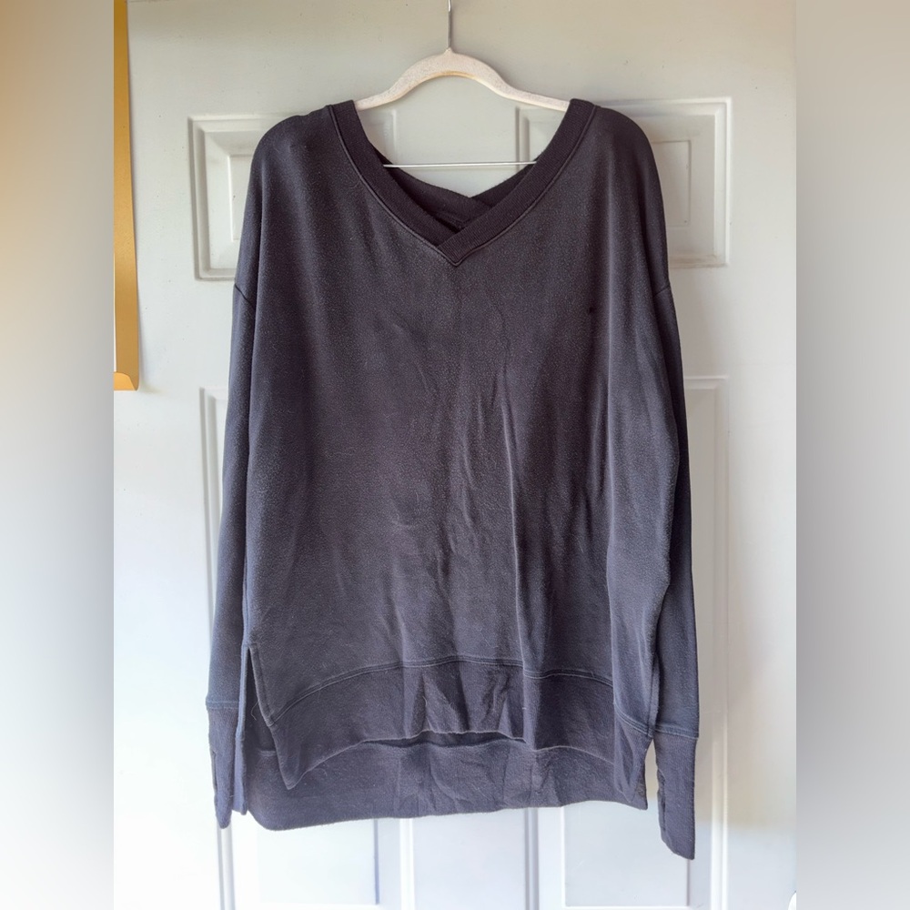 Athleta black long sleeve v-neck top size M